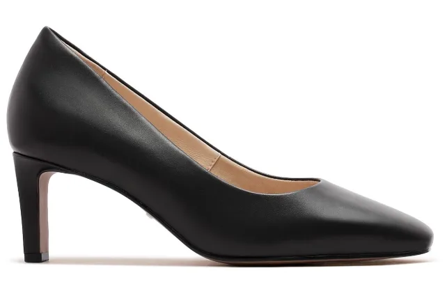 Amara court pump heel in black